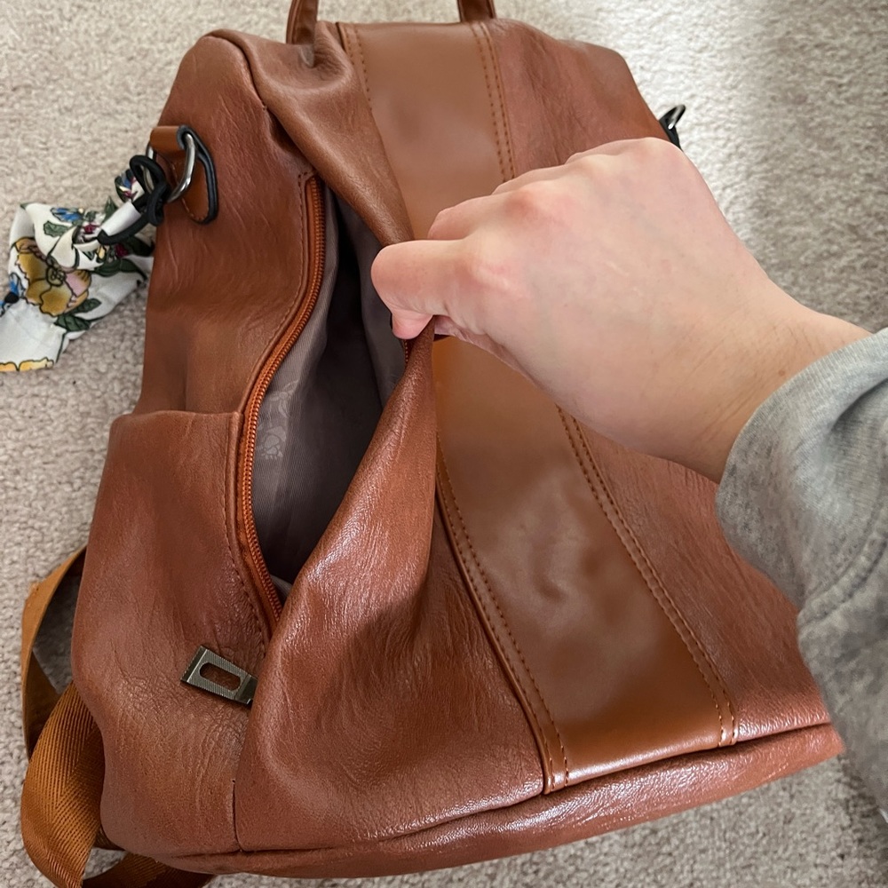 Backpack - Picture 2 of 7